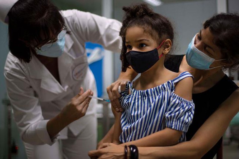 Vaccine cho trẻ em: Cả thế giới sốt ruột
